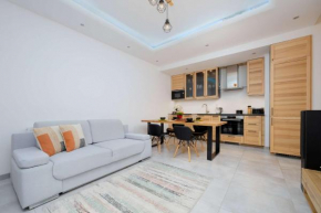Bright Apartment with Parking and Remote Work in Warsaw Wola by Noclegi Renters